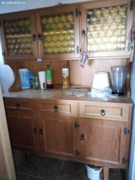 Daruji kuchyň a komodu