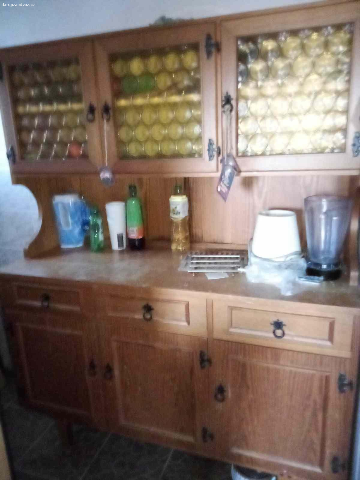 Daruji kuchyň a komodu. Spěchá. Stav viz foto.
