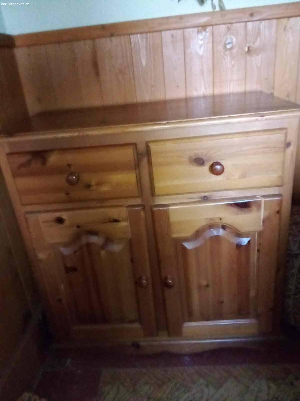 Daruji kuchyň a komodu. Spěchá. Stav viz foto.