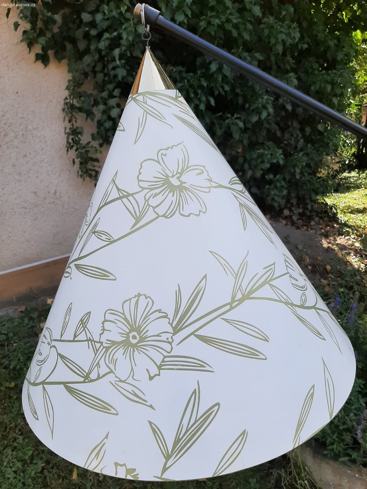 daruji léčivé pyramidy. Daruji pyramidy - k léčení a harmonizaci.
 - průměr 50 cm, 22 cm, 10 cm.
Někdo určitě využije a dobře poslouží.