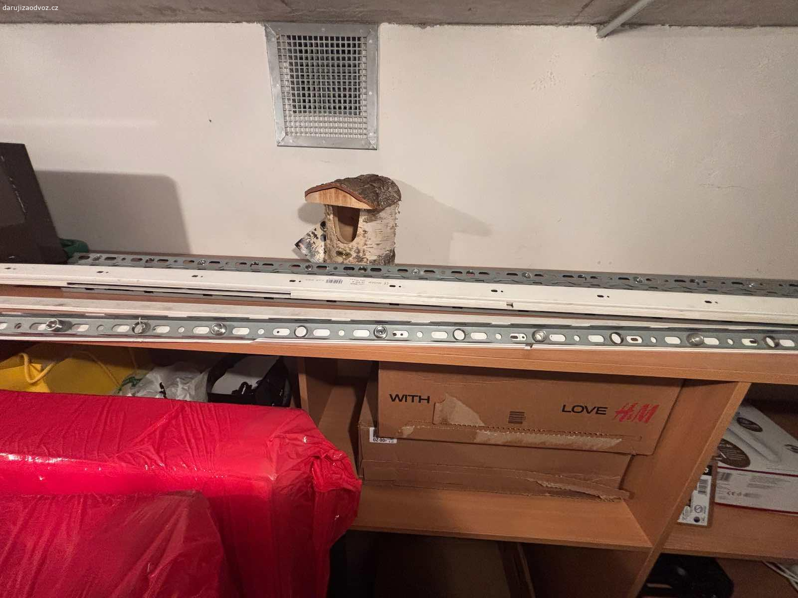 Daruji lišty. K vyzvednutí každý den po 19 h
Rohanské nábřeží 7 Karlín