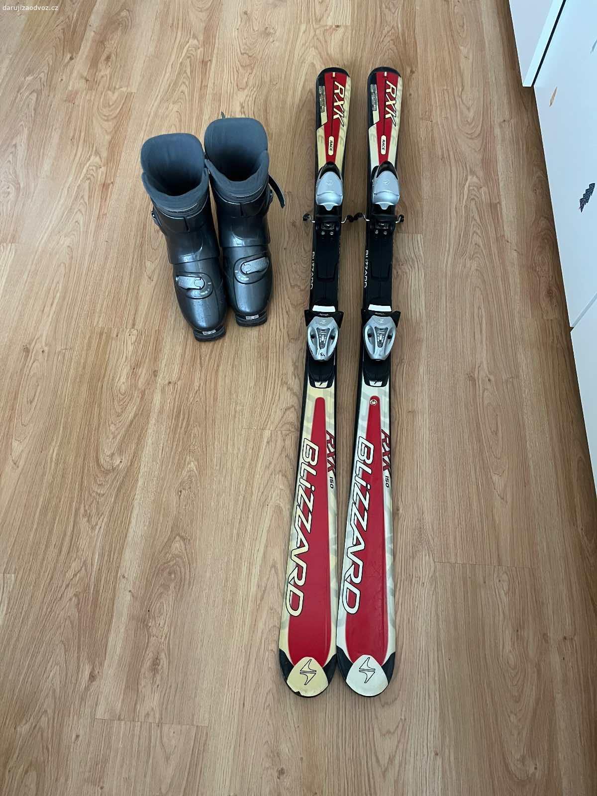 Daruji lyže. Daruji sjezdové lyže výšky 150 cm, včetně vázání a bot, které odpovídají velikosti 39.