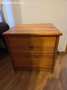 Daruji masivní manželskou postel + 2x noční stolek