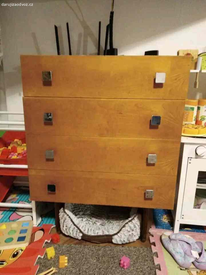 Daruji nábytek za odvoz. Vlastní odvoz nutný