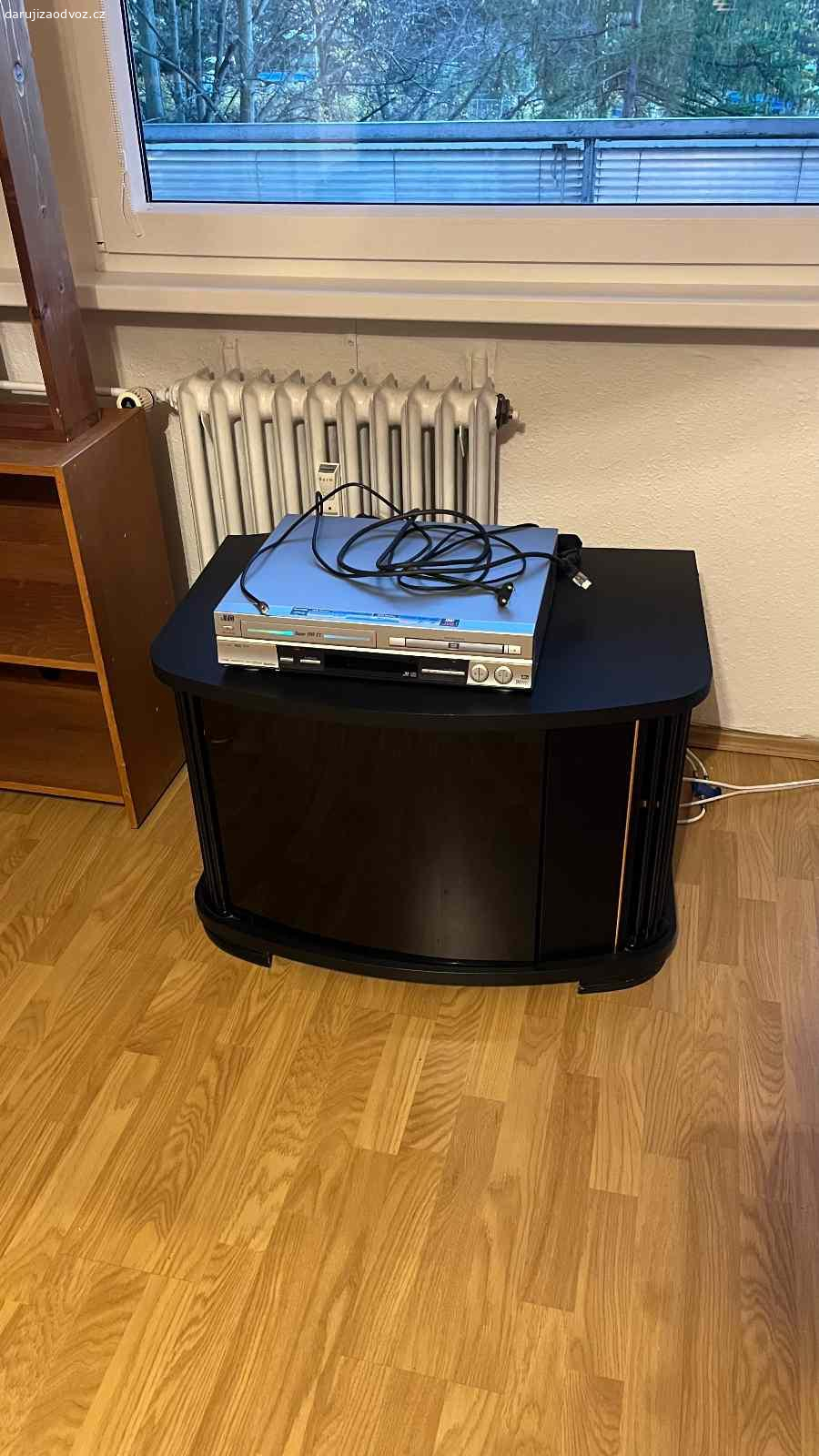 Daruji nábytek. Dobrý den, daruji různý nábytek viz.fotky v dobrém stavu. Důvod prodeje je nutný rychlý prodej bytu, ve kterém se nábytek nachází.