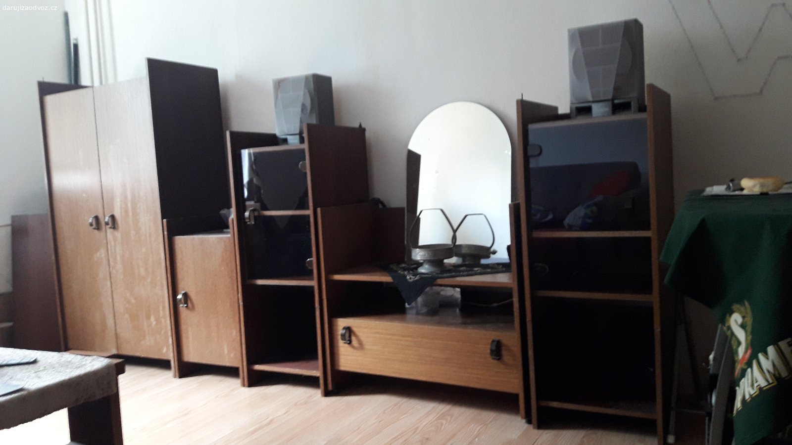 Daruji nabytkovou stenu. Daruji nabytkovou stavebnici Akcent v dobrem stavu nebo jednotlivych dilu  za odvoz
