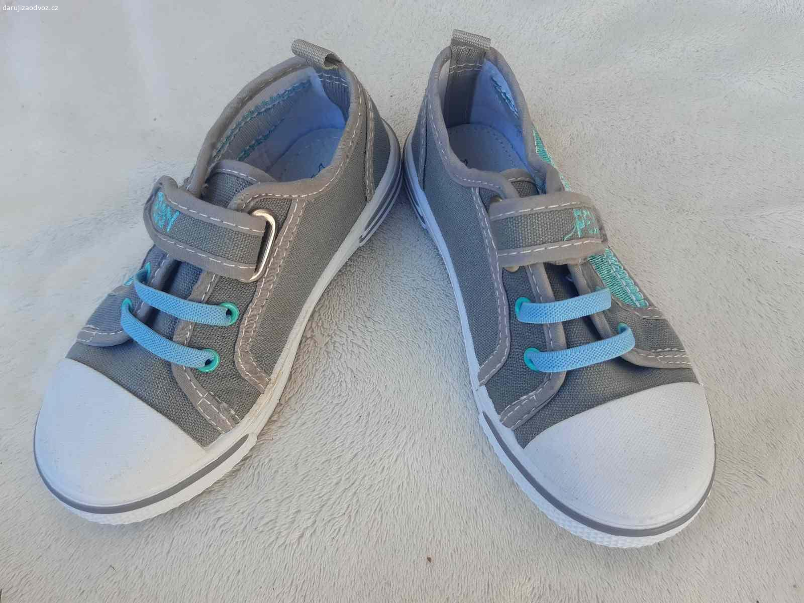 Daruji nenošené dětské plátěnky. Daruji nenošené dětské plátěné tenisky s gumovou špičkou. Velikost 27. Značka Peddy.