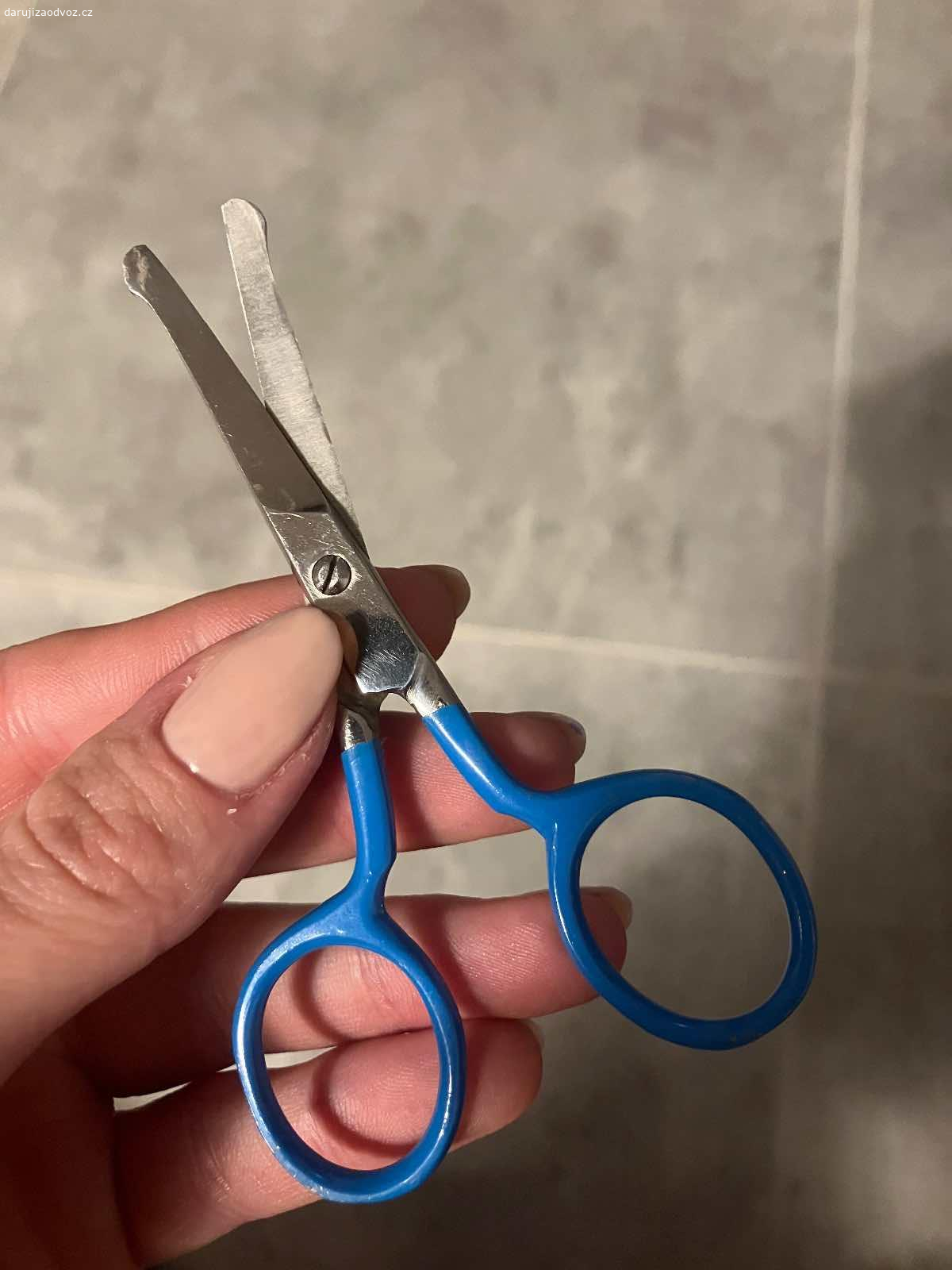 Daruji nůžtičky na nehty. Dětské nůžtičky