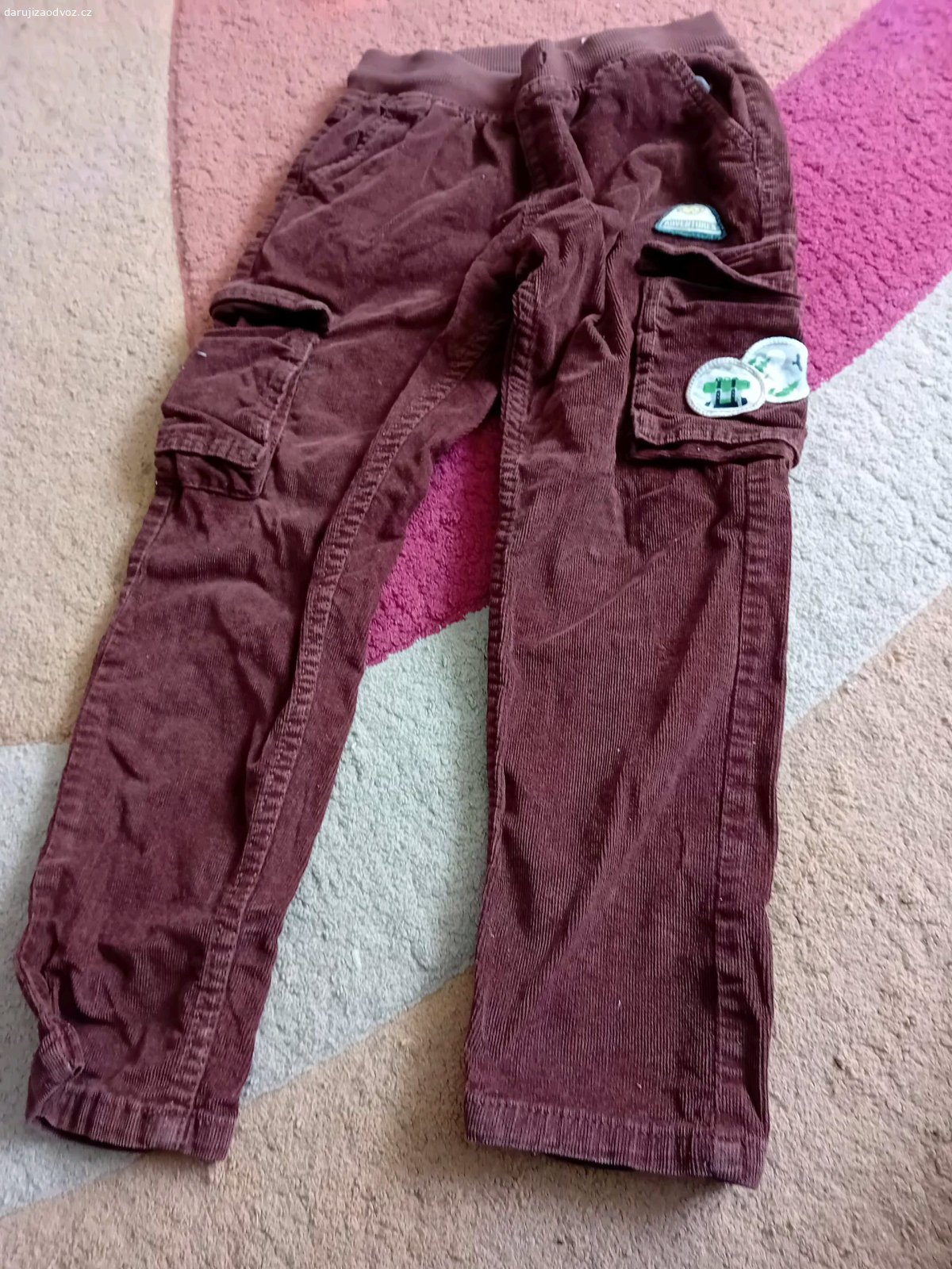 daruji oblečení. daruji oblečení pro chlapečka  
kšiltovky 3 až 6 let, slipy velikost 122 až 128, kalhoty  velikost 122, bunda velikost 122, plavky 110 až 116