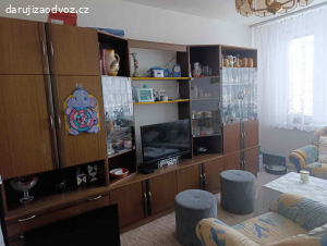 Daruji obývací stěnu