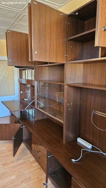 Daruji obývací stěnu