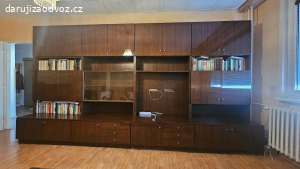 Daruji obývací stěnu