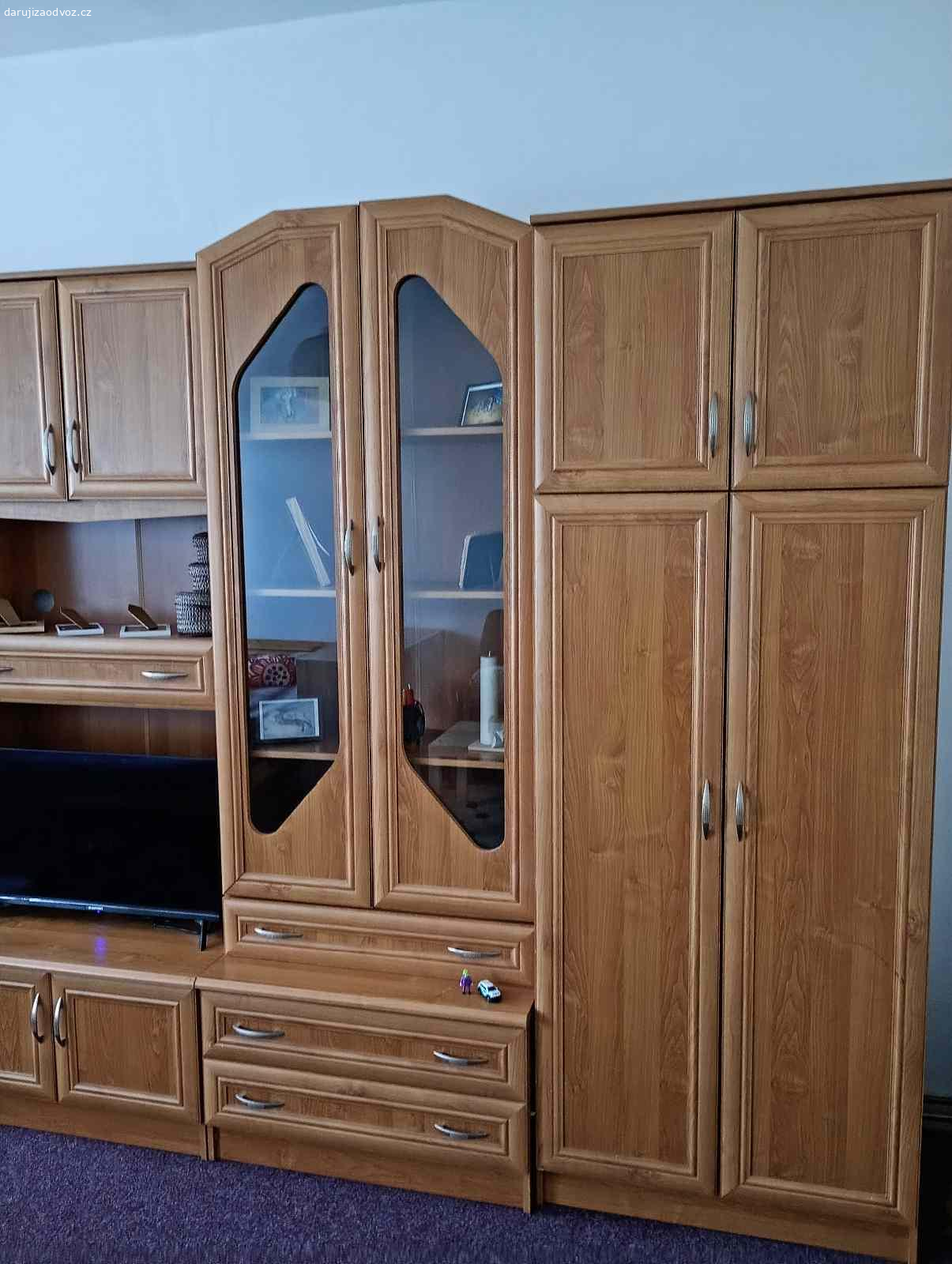 Daruji obývací stěnu. Daruji obývací stěnu