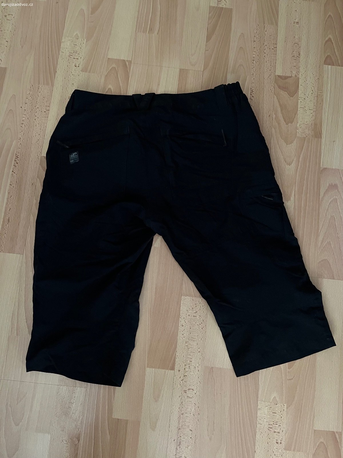Daruji Panské kratasy  vel.XXL. Panske kratasy cerne, strecove. Rozmery na fotkach. Nosene.
Muzu i poslat.