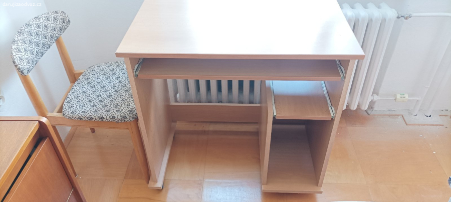 Daruji PC stolek