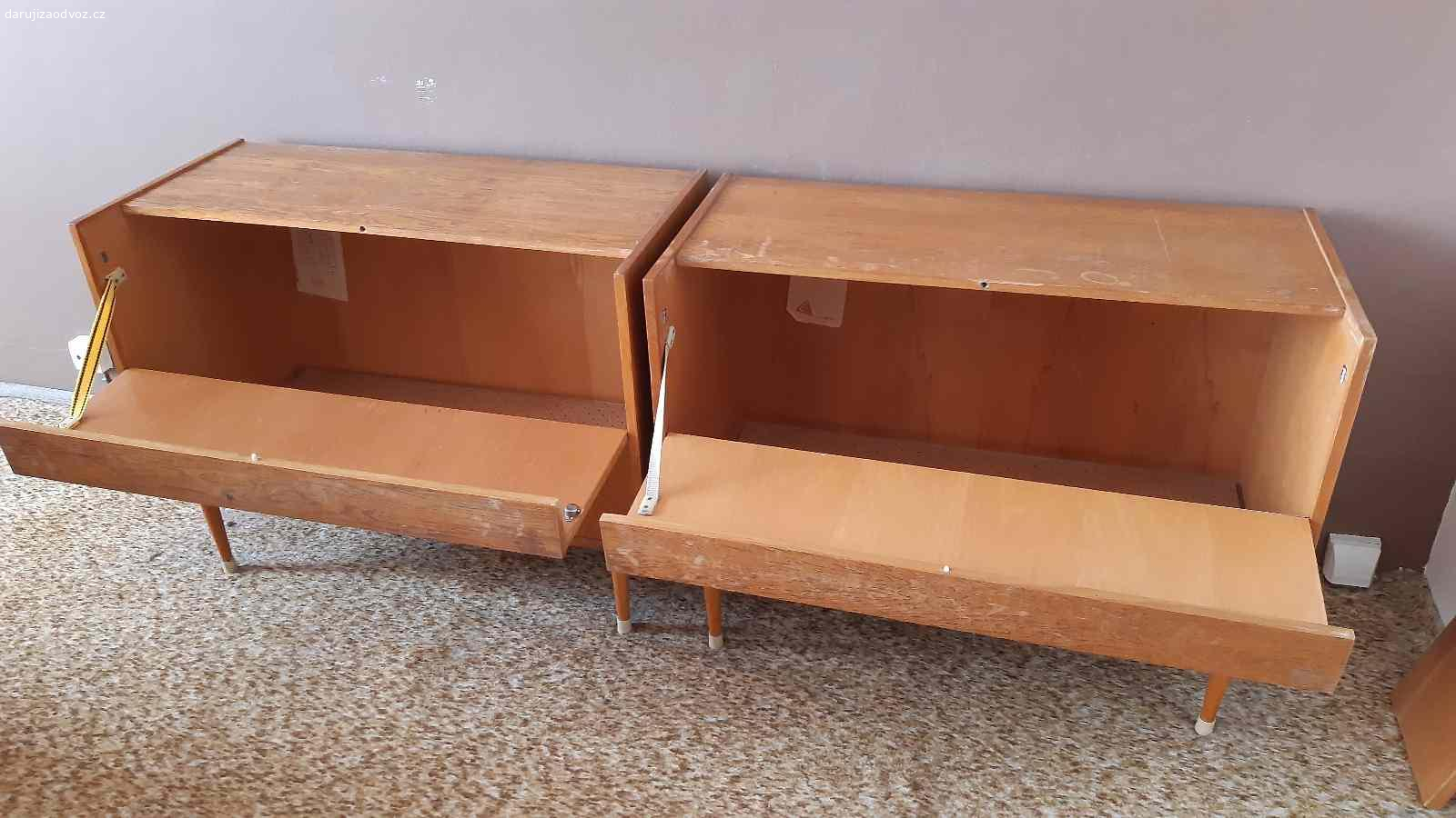 Daruji peřiňák.. Sektorová skříňka na uložení peřin. 2 kusy.