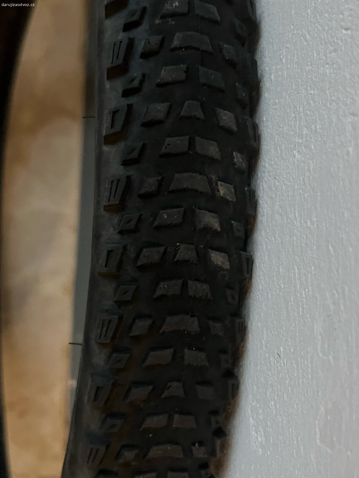 daruji plášť na kolo Kenda 29x2,4. částečně “sjetý”,stav 5/10.Ještě vydrží sezónu…