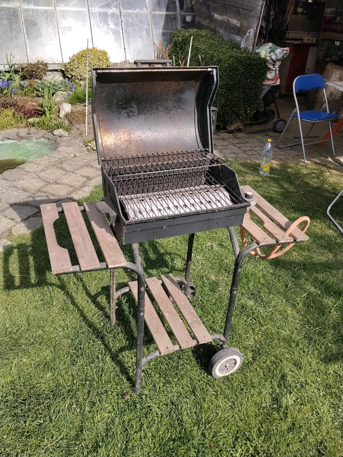Daruji plynový gril. Daruji za odvoz delší dobu nepoužívaný plynový gril