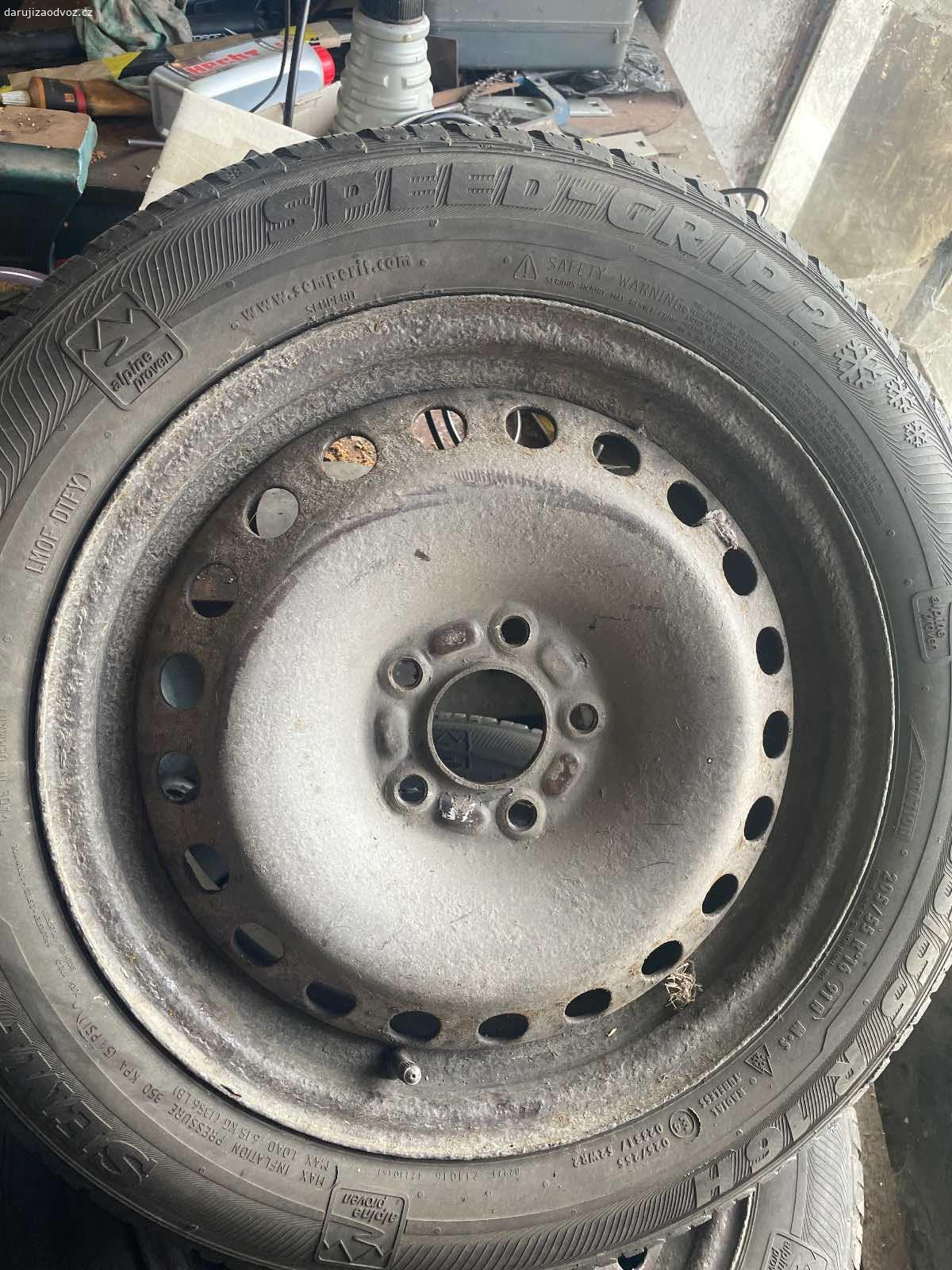 Daruji pneu i s diskem.. daruji za odvoz pneumatiky,ještě na jednu sezónu.