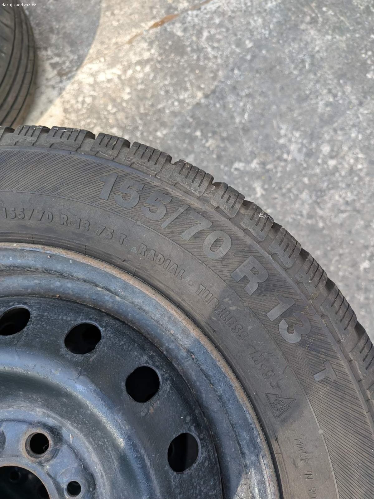 Daruji pneumatiky s disky. Daruji za odvoz pneumatiky s disky, rozměry 155/70R13. Odběr v Kuřimi.