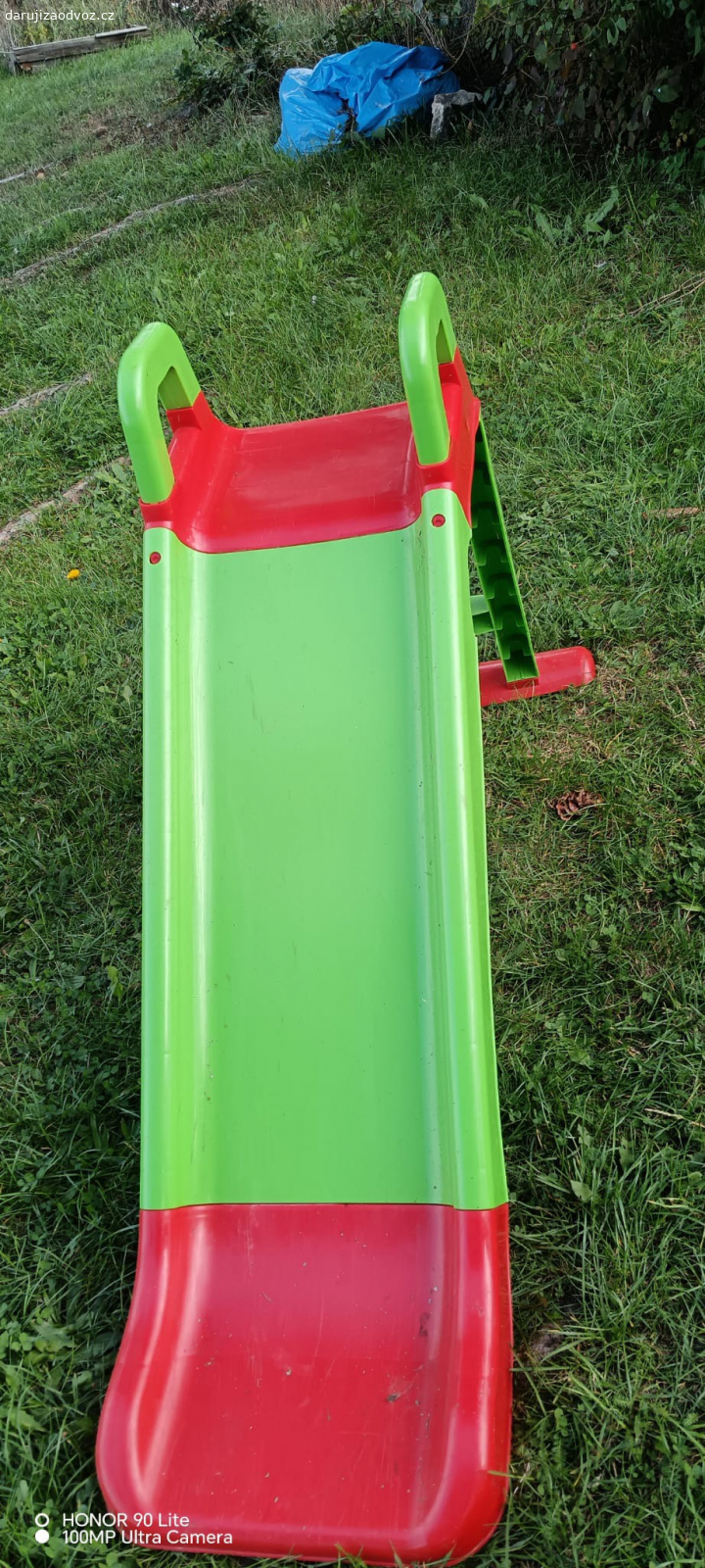 daruji po dětech ze zahrádky. zubní pasta Elmex potěší, ale není podmínkou...:-)