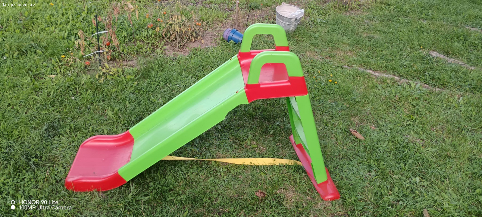 daruji po dětech ze zahrádky. zubní pasta Elmex potěší, ale není podmínkou...:-)