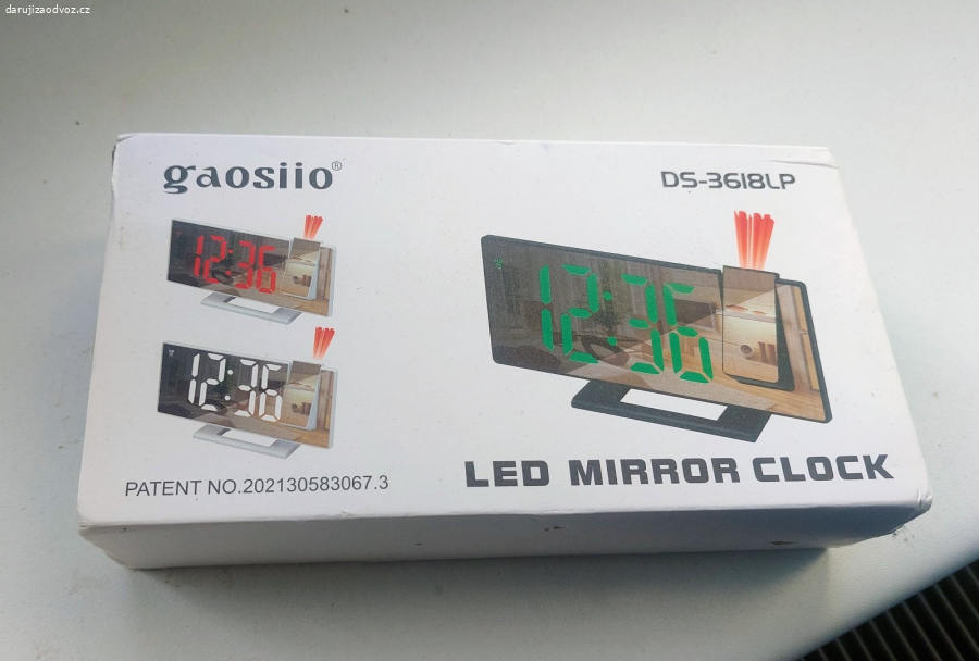 Daruji podsvícené digitální hodiny s teploměrem