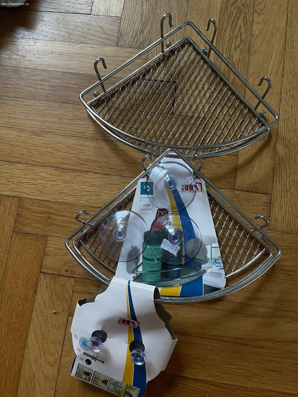 daruji poličky do sprchy na přísavku. malé 100% ovocné pyré pro miminko potěší, není podmínkou