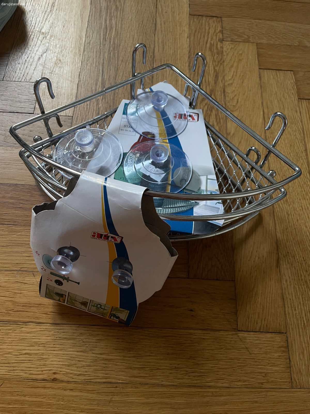 daruji poličky do sprchy na přísavku. malé 100% ovocné pyré pro miminko potěší, není podmínkou