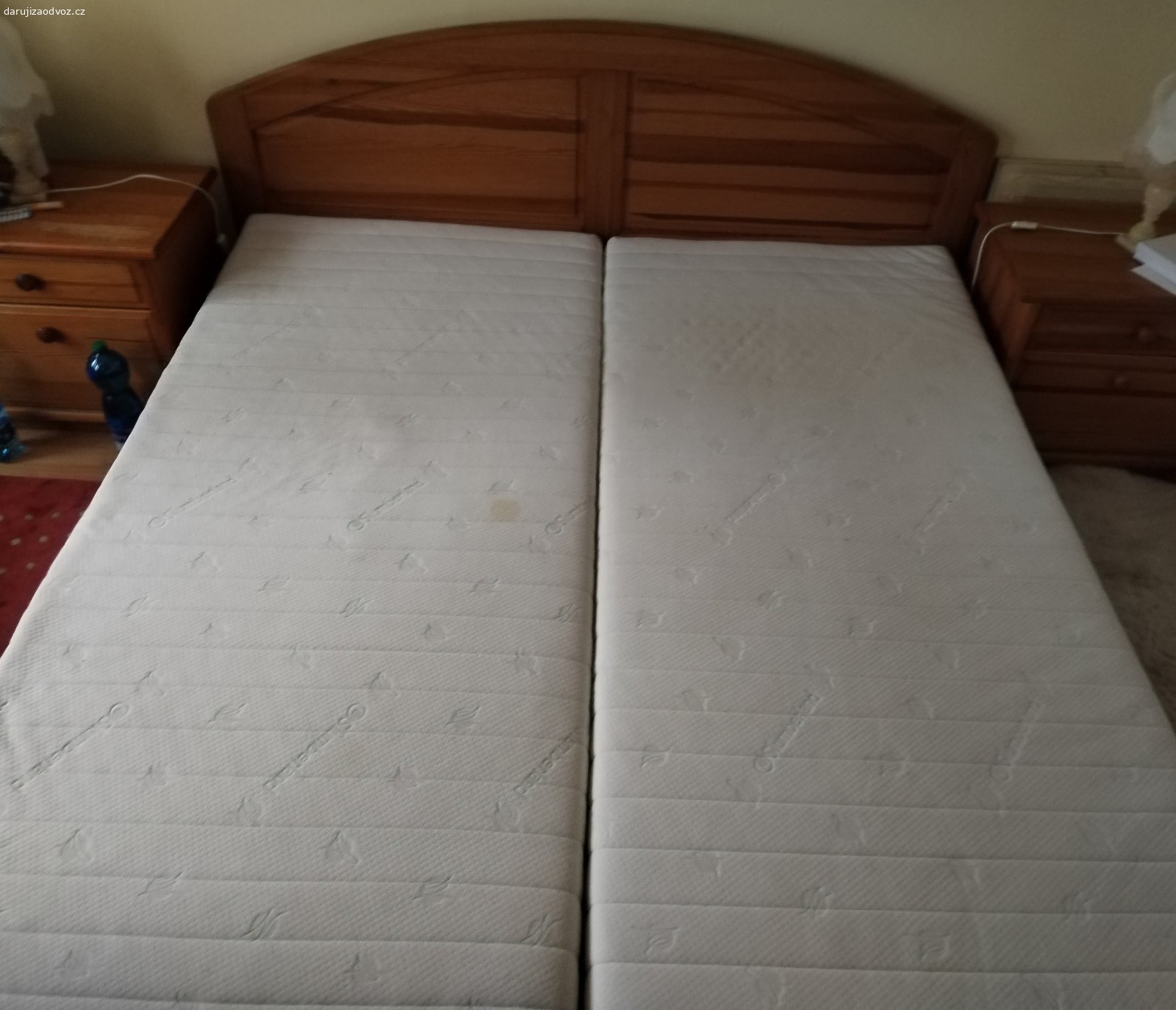 Daruji postel 210X190 vč. matrací 200x80. Dobrý den,

za odvoz daruji manželskou postel vč. matrací. Lokalita Brno - Židenice.
Postel bude dostupná od 25.7 do max. 28.7.

Zájemce prosím nevolat, ale pouze poslat SMS/email.