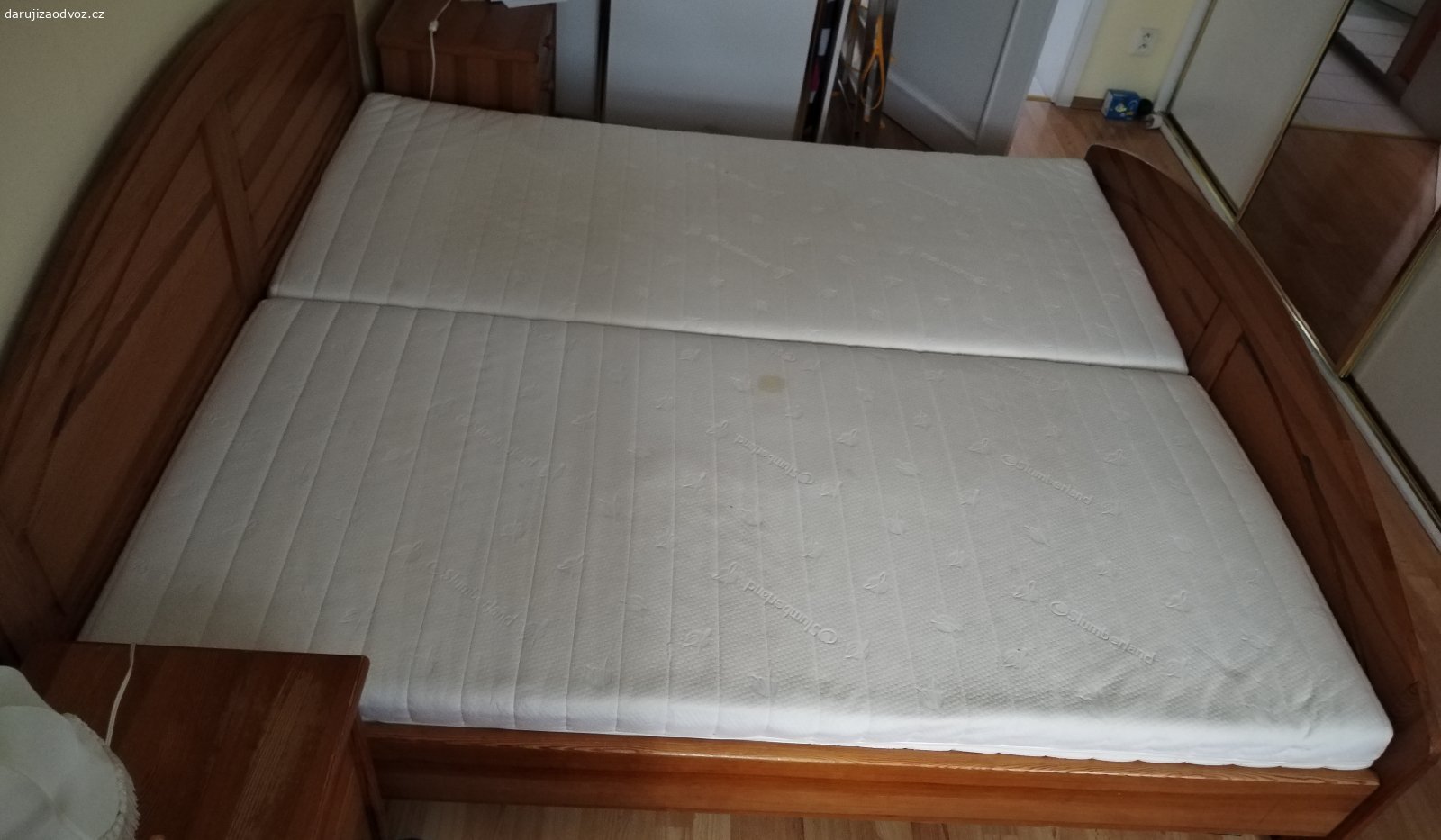 Daruji postel 210X190 vč. matrací 200x80. Dobrý den,

za odvoz daruji manželskou postel vč. matrací. Lokalita Brno - Židenice.
Postel bude dostupná od 25.7 do max. 28.7.

Zájemce prosím nevolat, ale pouze poslat SMS/email.