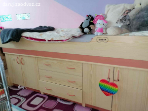 Darují postel s uložným prostorem bez matrace