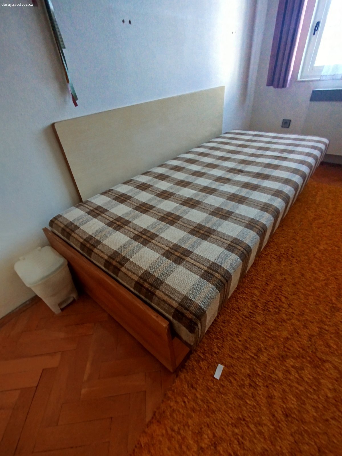 Daruji postel s úložným prostorem.. Daruji postel s úložným prostorem.
