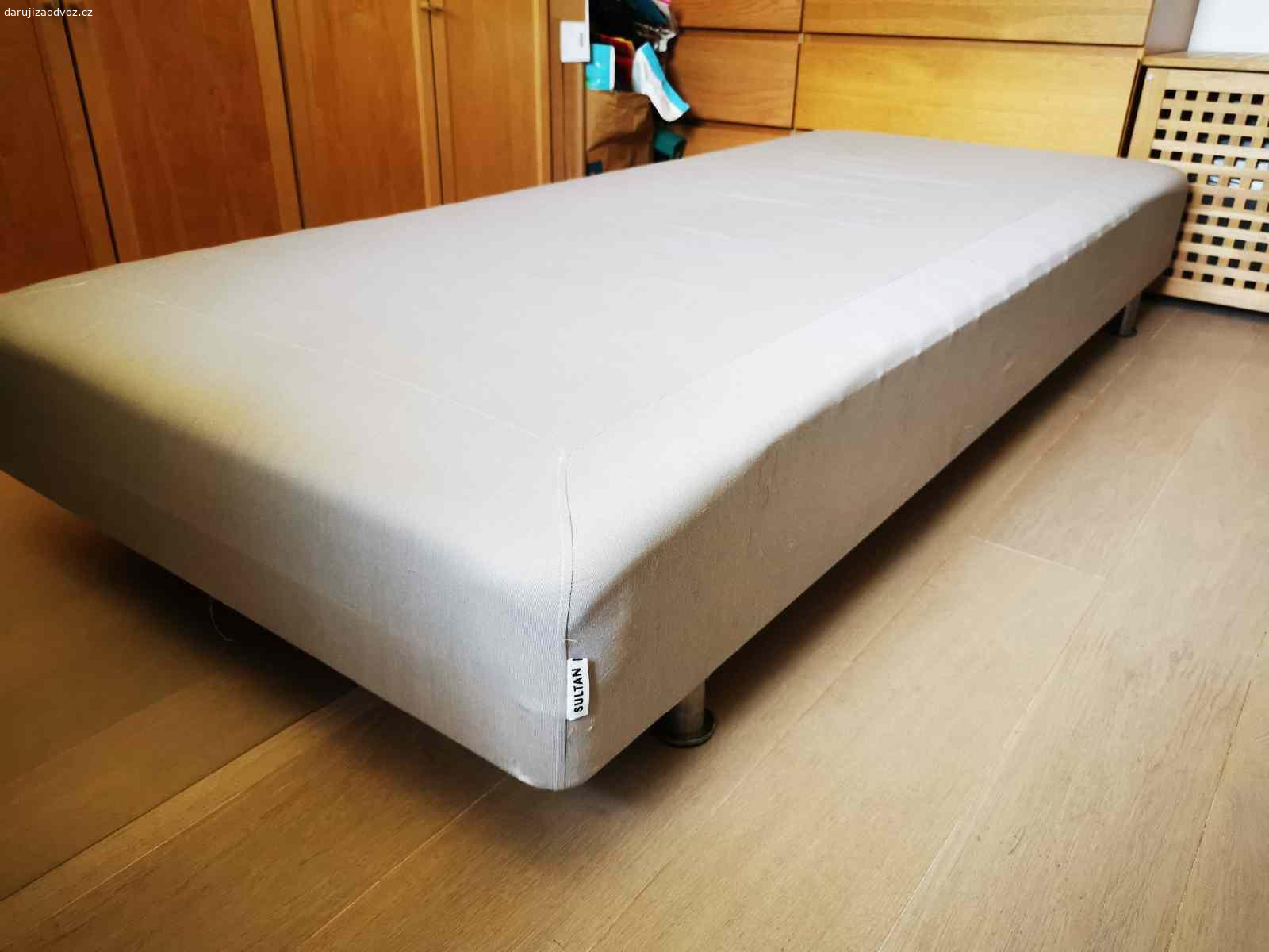Daruji postel. 200x90 cm
Postel / rám pod matraci
Pevná, bytelná