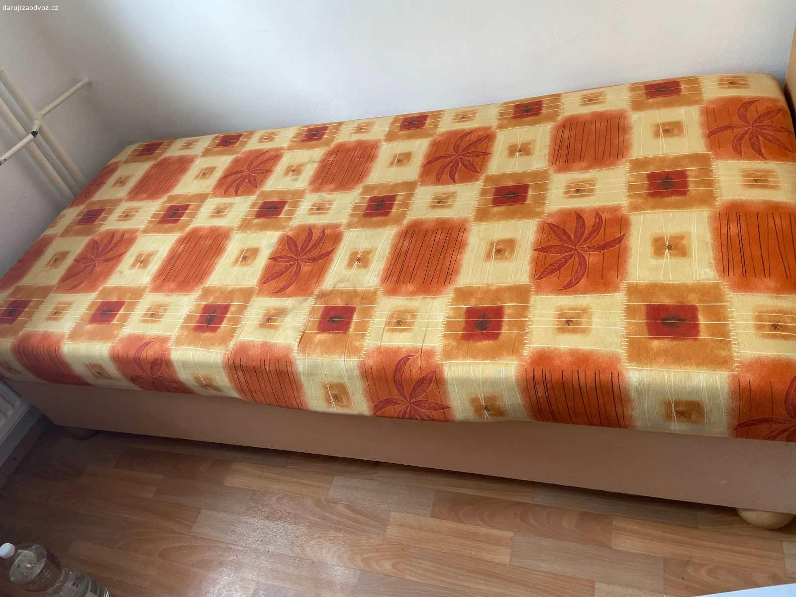 Daruji postel. Daruji postel 195x90cm s úložným prostorem.

Zájemci ať volají na uvedené tel.číslo na SMS ani email nebudeme reagovat.