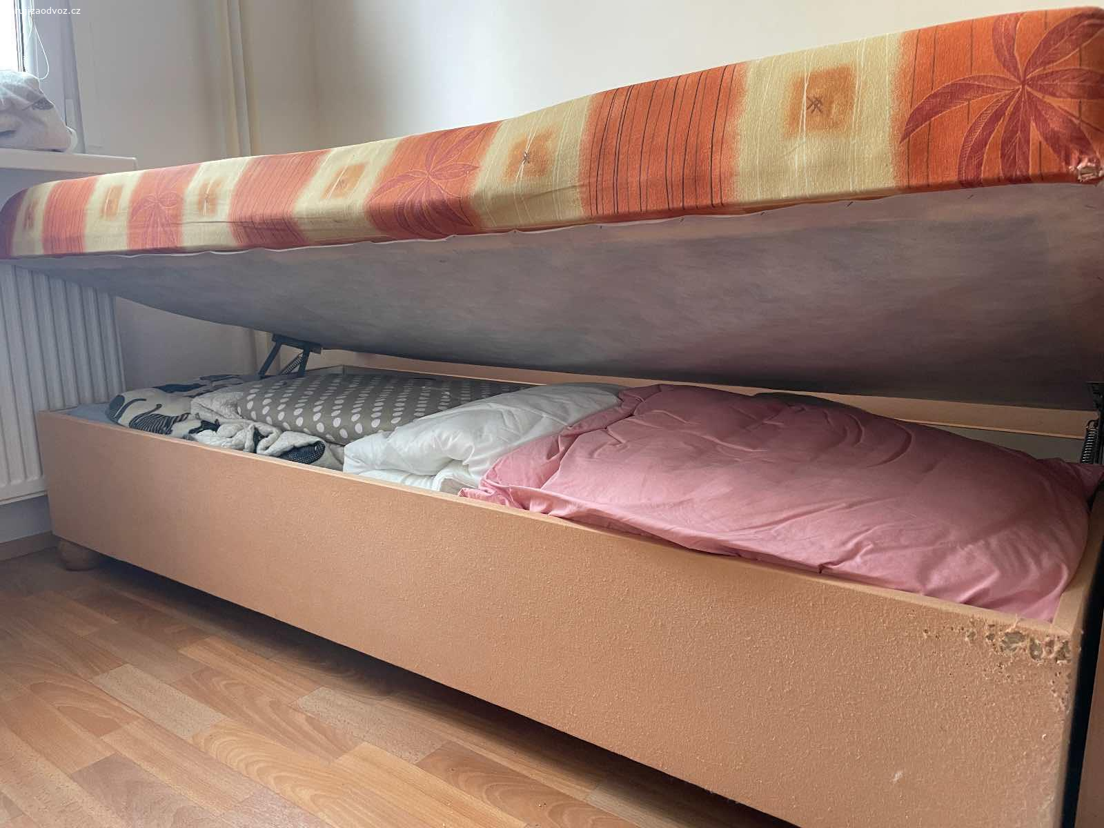 Daruji postel. Daruji postel 195x90cm s úložným prostorem.

Zájemci ať volají na uvedené tel.číslo na SMS ani email nebudeme reagovat.