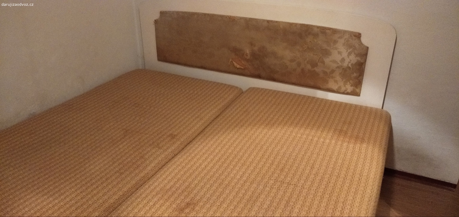 Daruji postel. Daruji za odvoz manželskou postel s úložným prostorem. Rozměry šířka 170cm, délka 204cm.