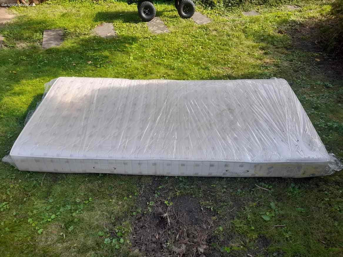 Daruji pružinovou matraci. Daruji za odvoz starší pružinovou matraci Lido, rozměry 192x90 cm, výška 15 cm. Delší dobu byla uložená v garáži, nutné vyprat potah a vyčistit, jinak je ale v pořádku a ještě dobře poslouží.