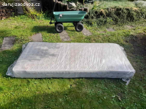 Daruji pružinovou matraci