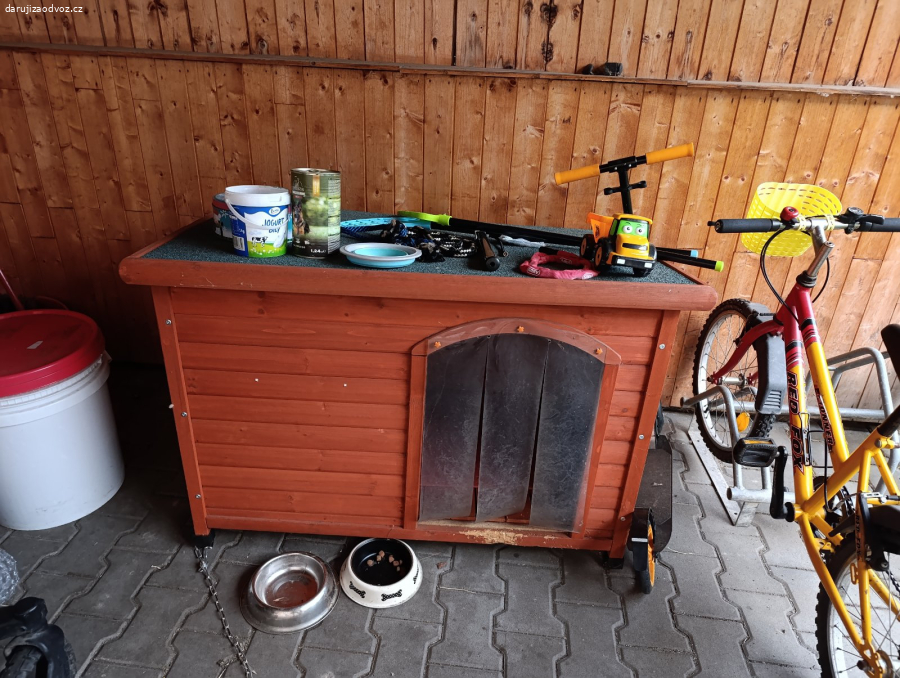 Daruji psí boudu a žrádlo