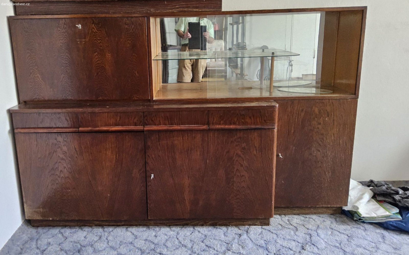 Daruji retro nábytek 60. léta. Daruji retro obývací stěna 60. léta. Rozměry 125x45x196. Za odvoz