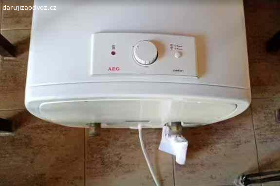 DARUJI řídící elektroniku bojleru AEG / ELEKTROLUX. Ovládací panel včetně příslušenství
bojleru AEG-EWH-COMFORT 50/100/120
případně EWH-CLASSIC:
- termostatický regulátor teploty,
- přepínač topných spirál,
- indikace výhřevu,
- havarijní termostat přehřátí.
(vymontováno z funkčního bojleru)
