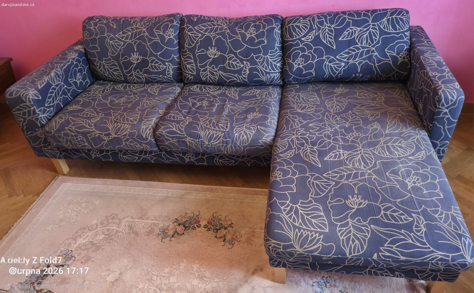 Daruji rohovou sedačku. Za odvoz daruji rohovou sedací soupravu (Ikea) s pratelnými potahy na zip, 240x93x165 cm (rozměr pohovky). Pro manipulaci nutno na místě předání rozmontovat na 2 části.