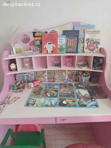 Daruji rozkládací gauč (5 let starý Ikea),a dívčí