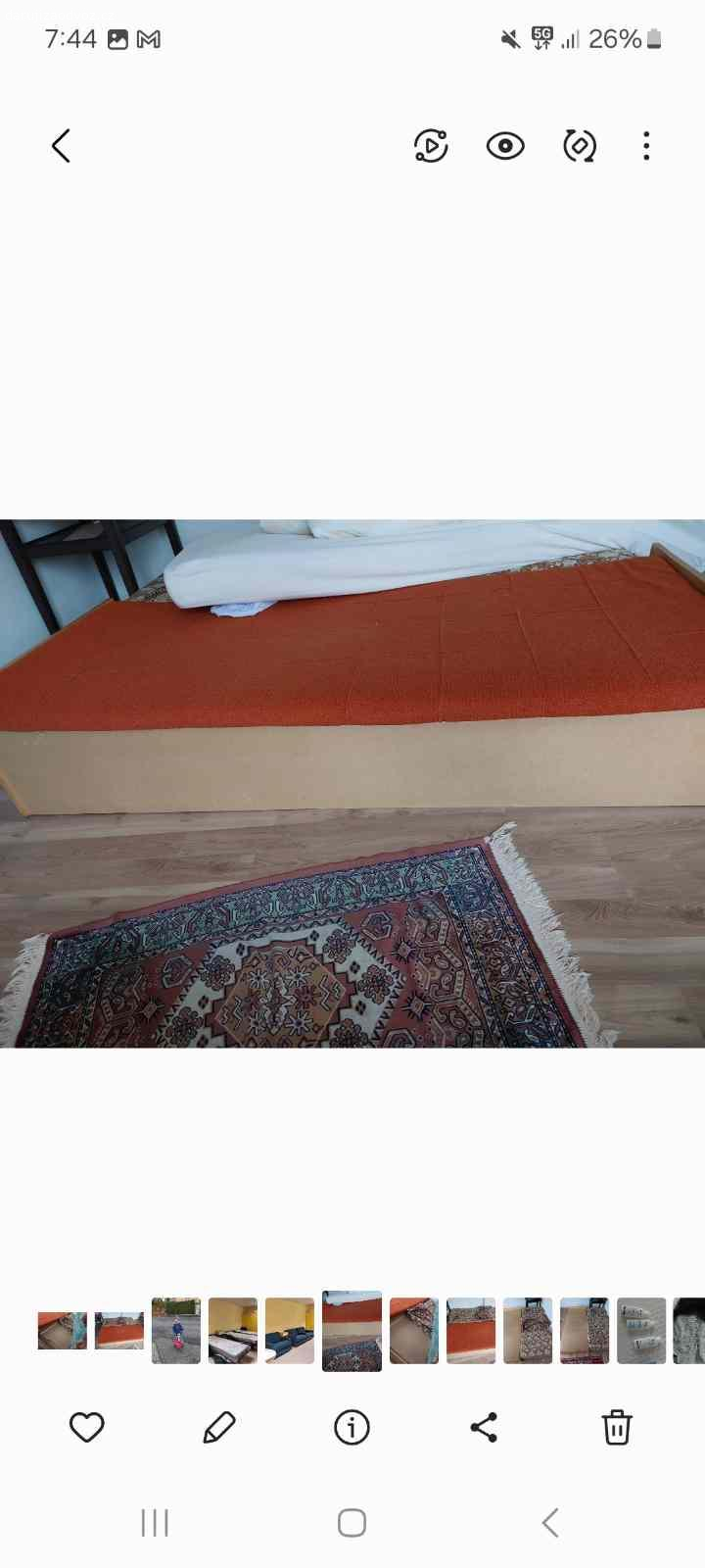 Daruji rozkládací postel. Rozkladaci postel včetně matrace vrchni, viz foto. Daruji za odvoz z Karlových Varu, vhodné třeba na chatu ci domu.