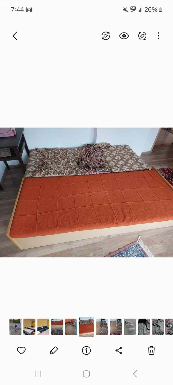 Daruji rozkládací postel. Rozkladaci postel včetně matrace vrchni, viz foto. Daruji za odvoz z Karlových Varu, vhodné třeba na chatu ci domu.