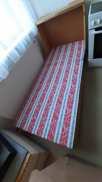 Daruji rozkládací postel.