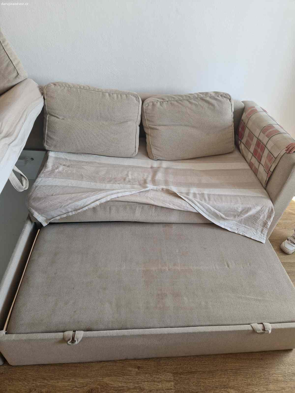 Daruji rozkládací rohovou sedací soupravu, stolek. Dle zájmu i jiny nábytek