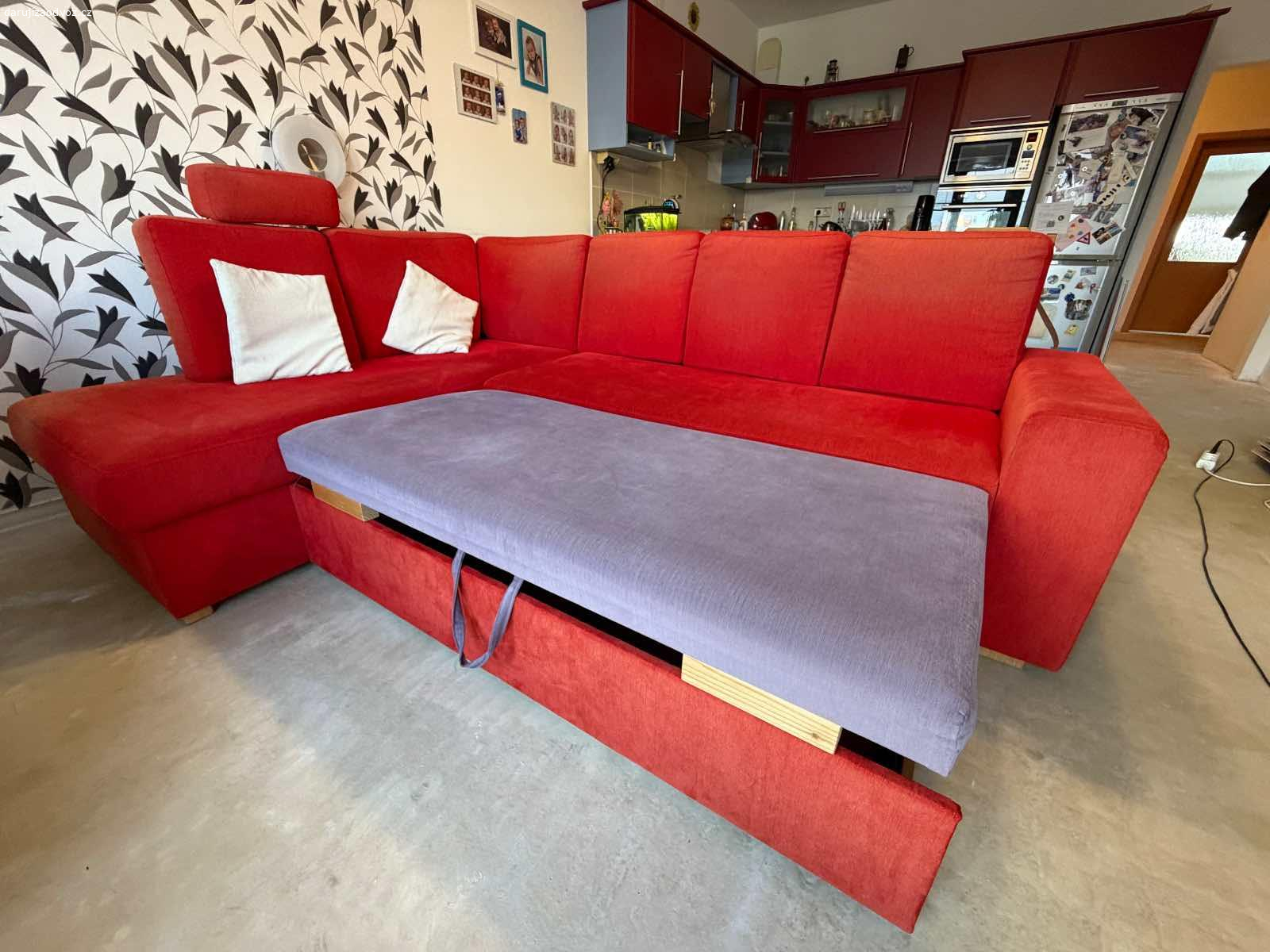 Daruji rozkládací sedací soupravu. Rozkládací sedací souprava s úložným prostorem, rozměr 250 x 280 cm. Výborný stav, naprosto funkční, nepoškozená, darujeme z důvodu rekonstrukce.