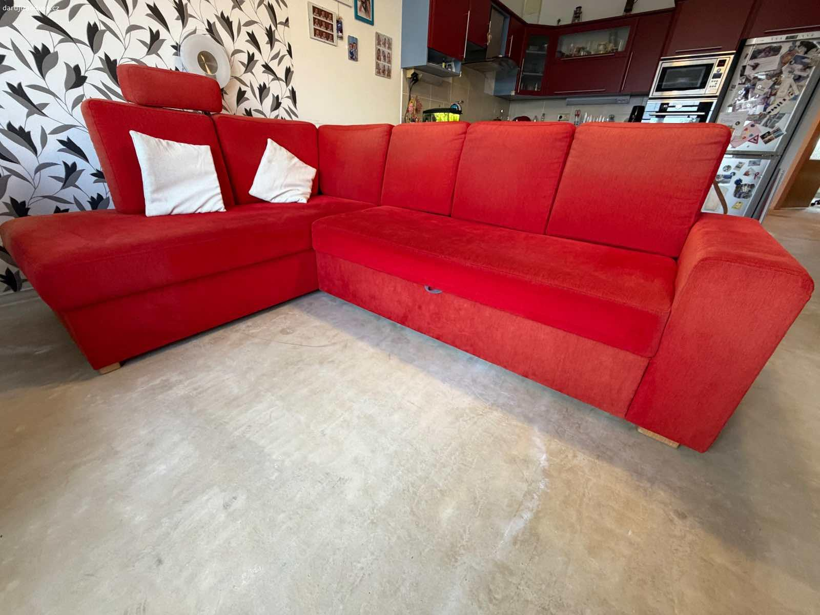 Daruji rozkládací sedací soupravu. Rozkládací sedací souprava s úložným prostorem, rozměr 250 x 280 cm. Výborný stav, naprosto funkční, nepoškozená, darujeme z důvodu rekonstrukce.